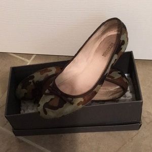 Camouflage flats